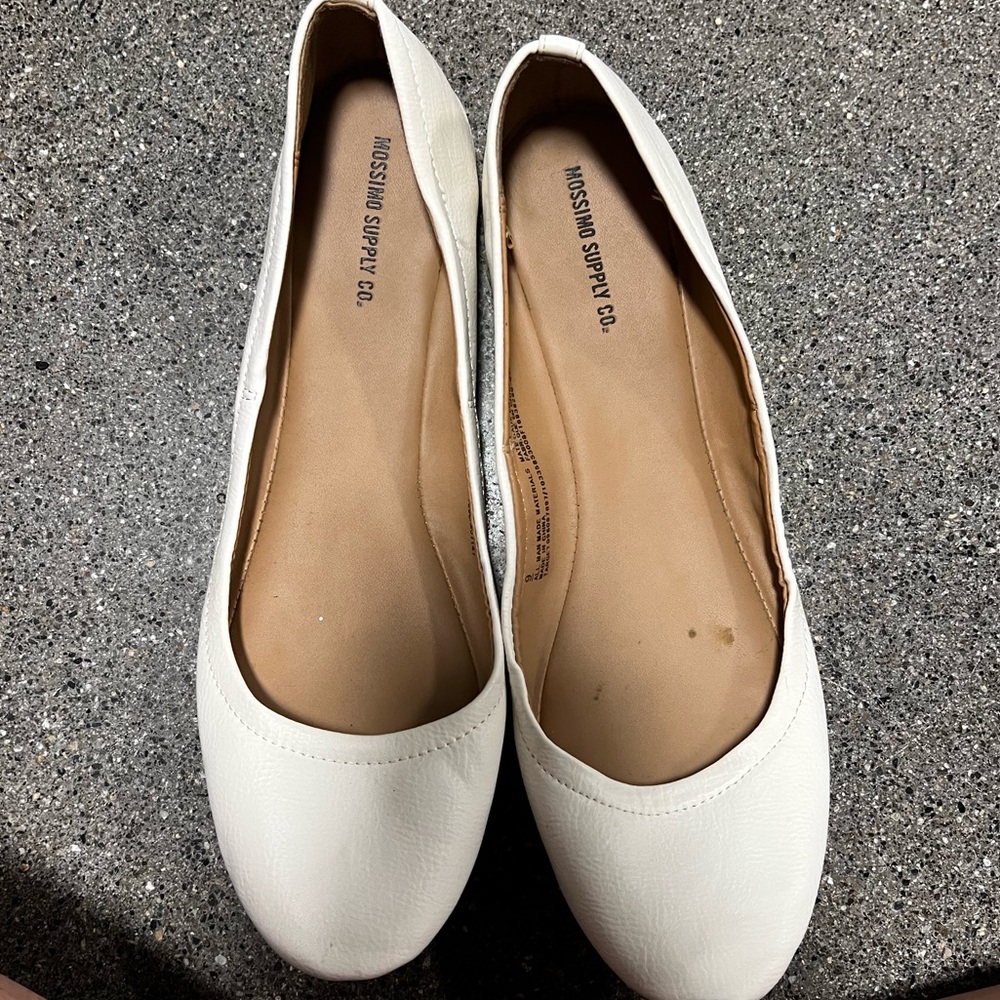 Set of flats. Barely worn